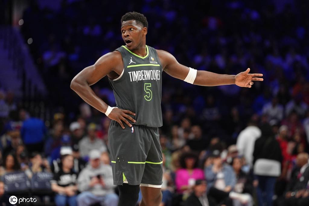 爱德华兹37分戈贝尔23+19 森林狼送76人11连败