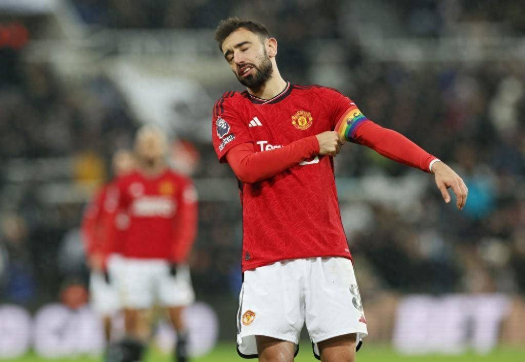 1-4！曼联换个门将也不比奥纳纳好使，纽卡斯尔掌握英超争四主动